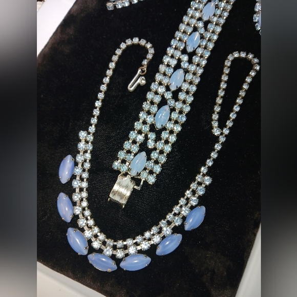Vintage Parure Blue Milk Glass with Rhinestone Set Necklace Bracelet Ear… - Picture 4 of 15